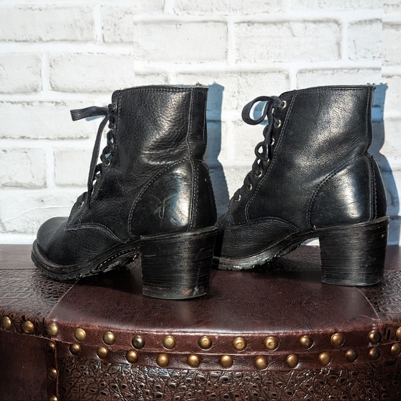 Frye Sabrina 6.5 Black Leather Retro Lace Up Classic Combat Moto Ankle Boots - Picture 6 of 14